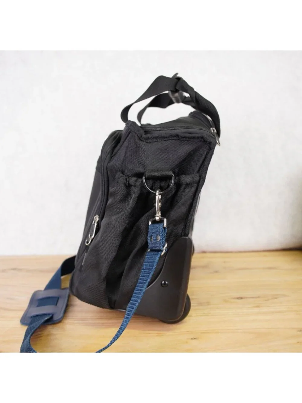 Travelpro WalkAbout Lite Rolling Tote 6413-14 Black 16” x 14” x 9” Working good